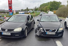 Kraksa dwóch osobówek w Suchorzu. W aucie była kobieta z dzieckiem!