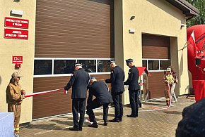 Wóz wreszcie mieści się w remizie. OSP Półczno otworzyło nową siedzibę