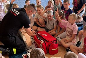 Strażacy uczyli, jak ratować życie. Ważna lekcja przed wakacjami