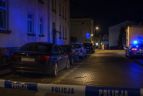 NOCNA ZBRODNIA w Bytowie. 43-letni Sebastian ŚMIERTELNIE ugodzony w plecy
