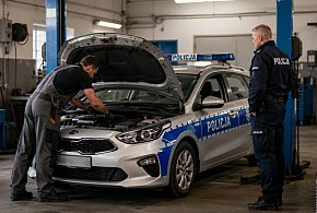 Radiowozów nie trzeba już wozić do Gdańska. Bytowska policja naprawi je na miejscu