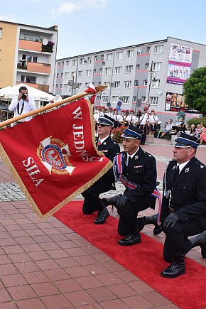 KONIEC służby Polsce Ludowej. Strażacy mają nowy sztandar-529
