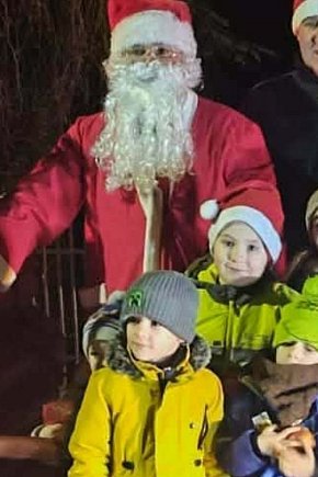 Świąteczny przejazd Mikołaja. Orszak wprowadził bożonarodzeniowy KLIMAT-576