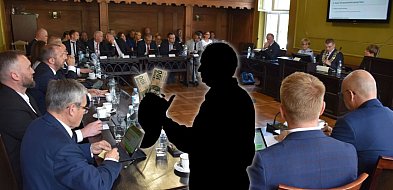 PODWYŻKI dla sołtysów i przewodniczących osiedli zatwierdzone! EMOCJI NIE BRAKOWAŁ-22220