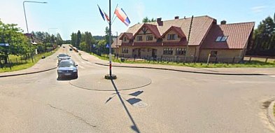 Lampa na środku ronda. Kierowca ciężarówki alarmuje „Totalne nieporozumienie!”-22475