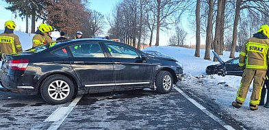 Groźne zderzenie czołowe w Tuchomku. Służby w akcji na DK 20