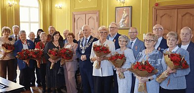 Złote gody w Bytowie. Pół wieku razem – wzruszająca uroczystość w ratuszu