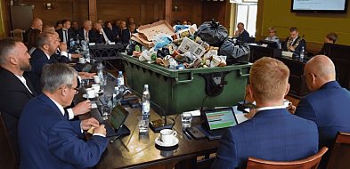 Nie będzie zniżek za śmieci. Gmina Bytów mówi „NIE”, bo musiałaby dopłacić miliony
