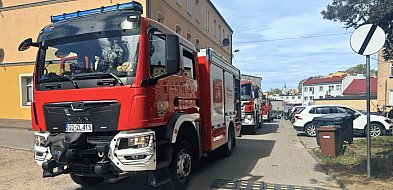 Piekarnik zapalił się w mieszkaniu. Cztery zastępy straży przy Starochojnickiej