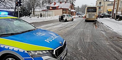 Osobówka wjechała pod bytowski PKS. Trzyletnia dziewczynka w szpitalu!