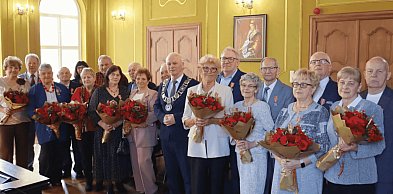 Złote gody w Bytowie. Pół wieku razem – wzruszająca uroczystość w ratuszu