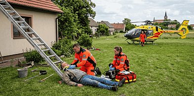 Spadł z drabiny. Na miejscu lądował śmigłowiec LPR