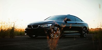 Oryginalne akcesoria BMW – sposób na podkreślenie charakteru Twojego auta