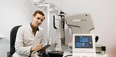 Nowoczesny gabinet okulistyczny – jakie wyposażenie ma realne znaczenie diagnostyc