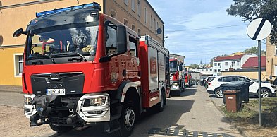 Piekarnik zapalił się w mieszkaniu. Cztery zastępy straży przy Starochojnickiej