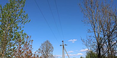 Zamontował szlaban pod linią wysokiego napięcia. Trzy osoby PORAŻONE PRĄDEM