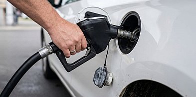 Jak długo będziemy tankować taniej? Rząd podał nowy termin