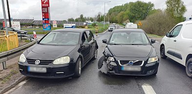 Kraksa dwóch osobówek w Suchorzu. W aucie była kobieta z dzieckiem!