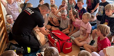 Strażacy uczyli, jak ratować życie. Ważna lekcja przed wakacjami
