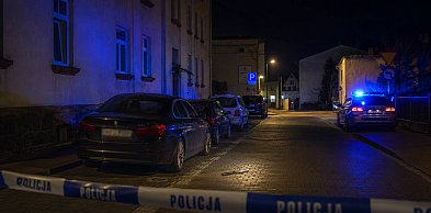 NOCNA ZBRODNIA w Bytowie. 43-letni Sebastian ŚMIERTELNIE ugodzony w plecy