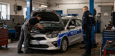 Radiowozów nie trzeba już wozić do Gdańska. Bytowska policja naprawi je na miejscu