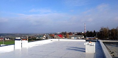 Ekologiczne i energooszczędne rozwiązania w renowacji dachów przemysłowych