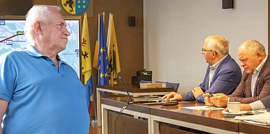 Radny Barzowski “przesuwa” unijną flagę NA KONIEC. Polska do przodu!-22654