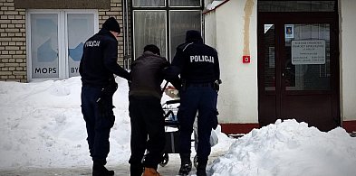 Gołoledź w powiecie bytowskim. TRUDNE WARUNKI na drogach i chodnikach!-22777