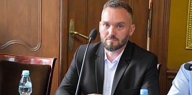 Wojewoda rozwiewa wątpliwości. Radny Krzysztof Zwara głosował ZGODNIE Z PRAWEM