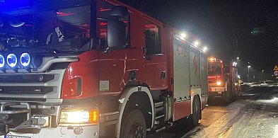Ciężarówka wypadła z drogi. Służby ostrzegają przed mrozem i gołoledzią