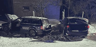 Zjechał na przeciwny pas i uderzył w toyotę. Nocna kolizja Kozy-Mikorowo