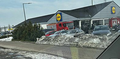 LIDL EWAKUOWANY! Ktoś rozpylił niezidentyfikowany GAZ! [AKTUALIZACJA]