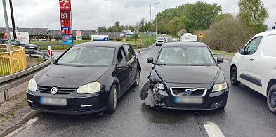 Kraksa dwóch osobówek w Suchorzu. W aucie była kobieta z dzieckiem!