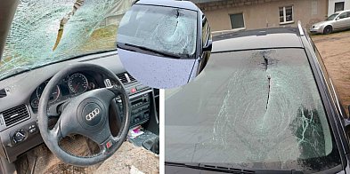 MOKRZYN. Tafla lodu spadła z ciężarówki i rozbiła szybę-21981