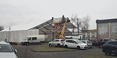 Przy SP2 budują LODOWISKO z nową konstrukcją-22295