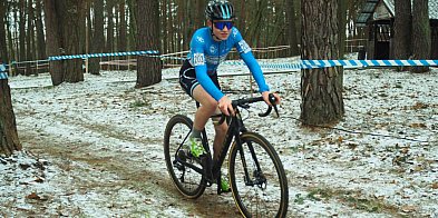 Dominator w błocie i śniegu. Cezary Konkol nie daje szans rywalom przed krajowym-22689