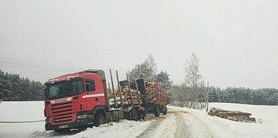 Lodowa PUŁAPKA na trasie. Dyrektor ZDP: Sól nie działa