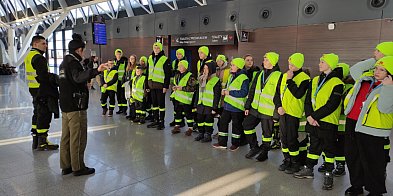 Nocne alarmy i służba na lotnisku. OSP hartuje młodych