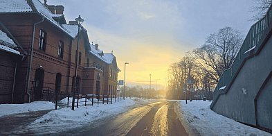 Dworzec czynny „zgodnie z umową”, a pasażerowie marzną