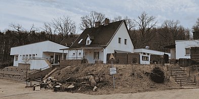 Nad Jeziorem Jeleń wycięto drzewa. Czytelnik alarmuje