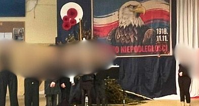Kontrowersje w SP2. Świętowali niepodległość z orłem BEZ KORONY-22089