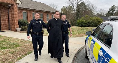 Były wikariusz z parafii w Ugoszczy ARESZTOWANY. Oskarżają o przestępstwa-22453