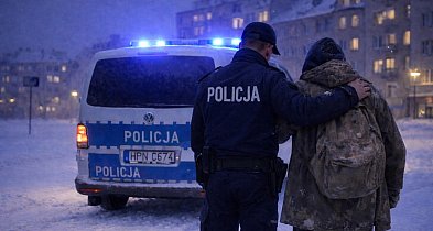 Nocna interwencja: Policjanci uratowali 28-latka przed zamarznięciem-22831