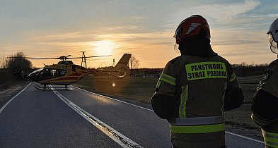 Wypadek w Rokicinach. Auto zderzyło się ze skuterem, lądował śmigłowiec LPR