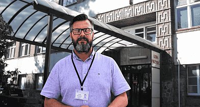 Szpital w Bytowie: pacjent wyszedł po wypisie bez kurtki