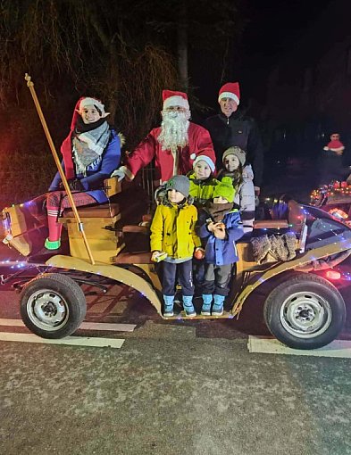 Świąteczny przejazd Mikołaja. Orszak wprowadził bożonarodzeniowy KLIMAT-22507