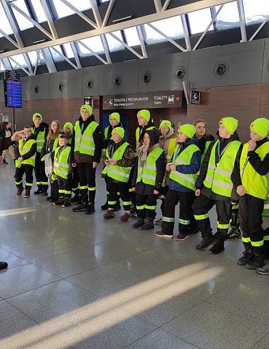 Nocne alarmy i służba na lotnisku. OSP hartuje młodych strażaków