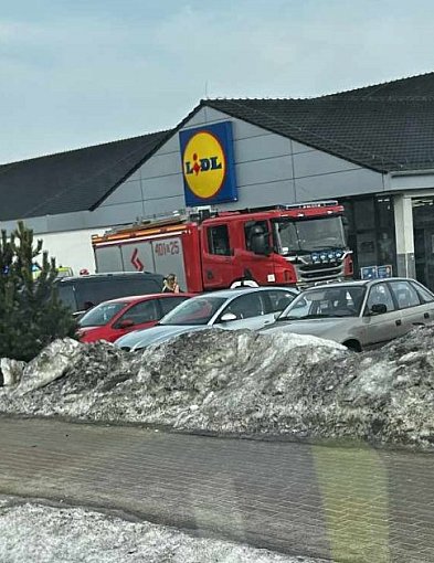 LIDL EWAKUOWANY! Ktoś rozpylił niezidentyfikowany GAZ! [AKTUALIZACJA]