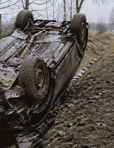 Dachowanie skorodowanej Toyoty. W czasie jazdy URWAŁ SIĘ element zawieszenia