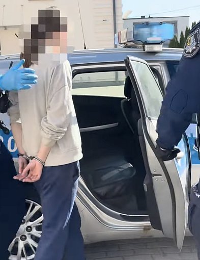 NAPASTNICZKA zgłosiła się na policję. ZARZUTY po ataku na 12-latka [FILM]